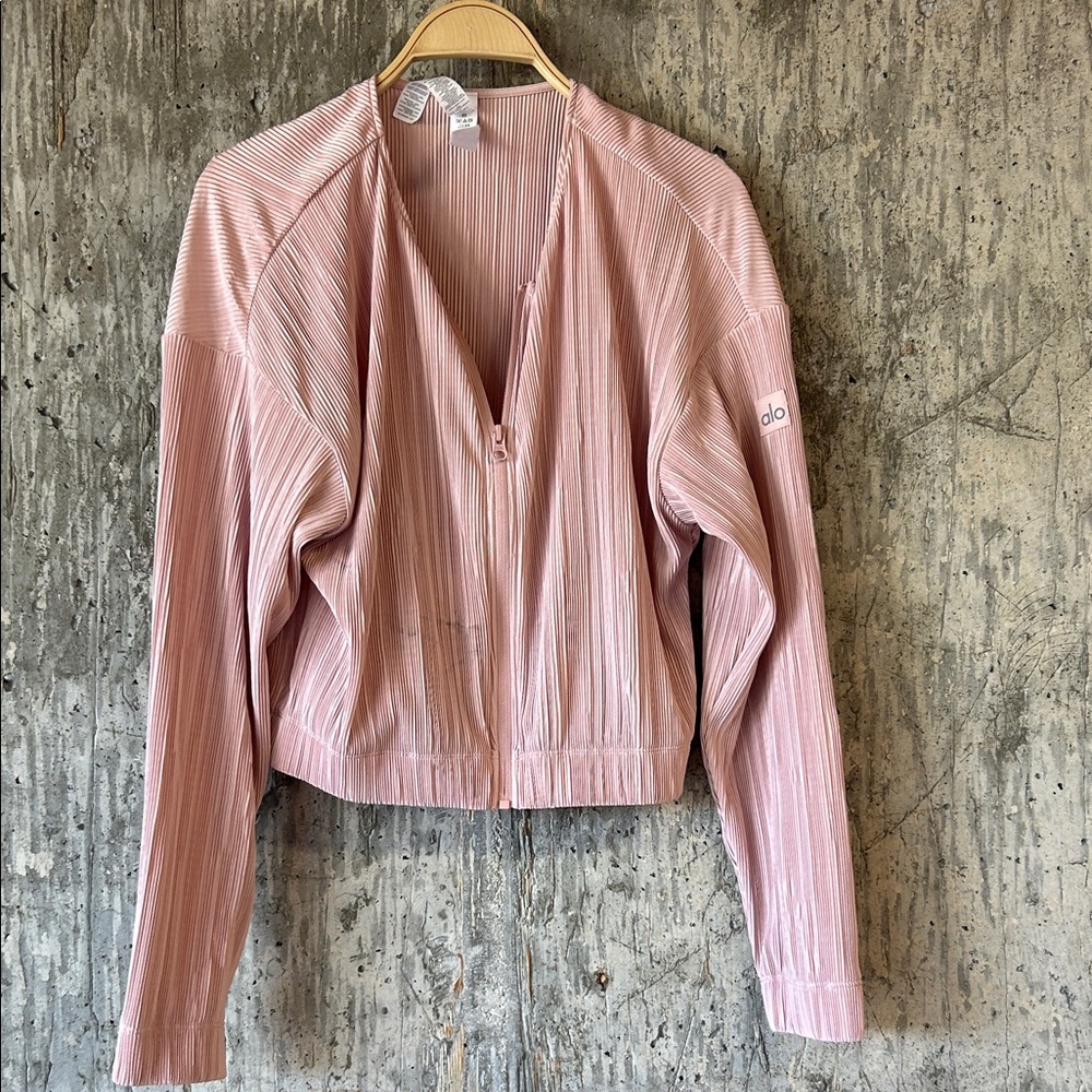 ALO YOGA Women's Cropped Micro Plisse Jacket Size M In Pink Quartz -stained - Picture 4 of 8